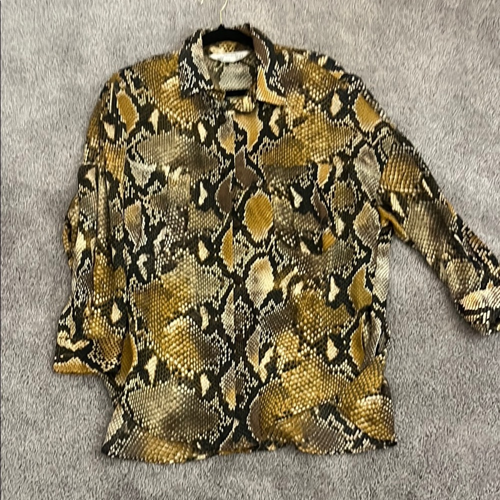 Zara oversized Snake Print Button-Up Shirt size XS-S
